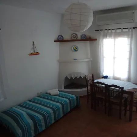 Akrogiali Traditional * Kalamitsa
